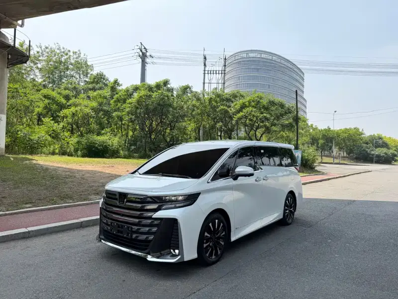 Toyota Vellfire, 2025