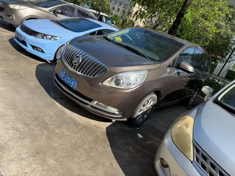 Buick GL8, 2013