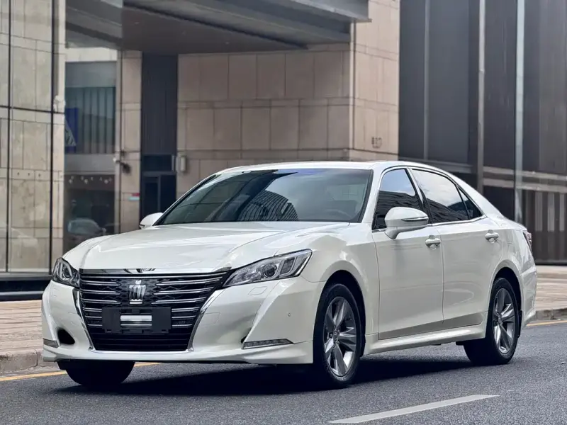 Toyota Crown, 2016