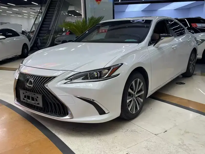 Lexus ES, 2021