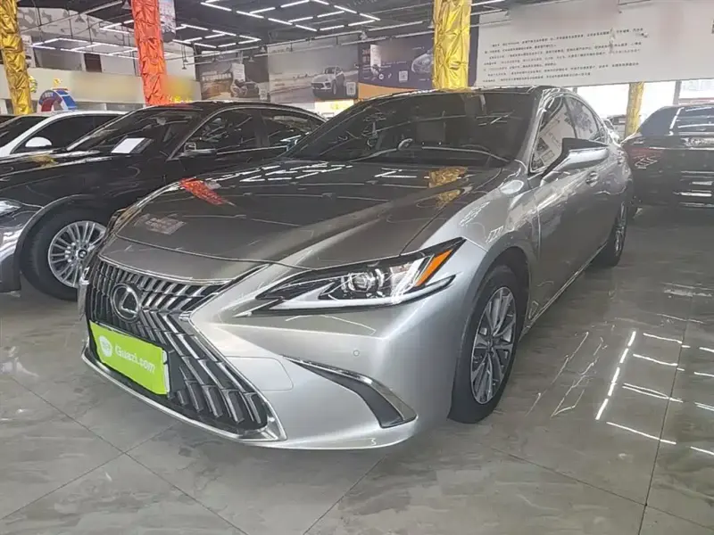 Lexus ES, 2023