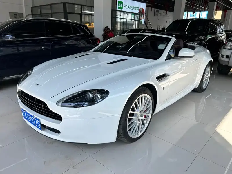 Aston Martin V8 Vantage, 2011