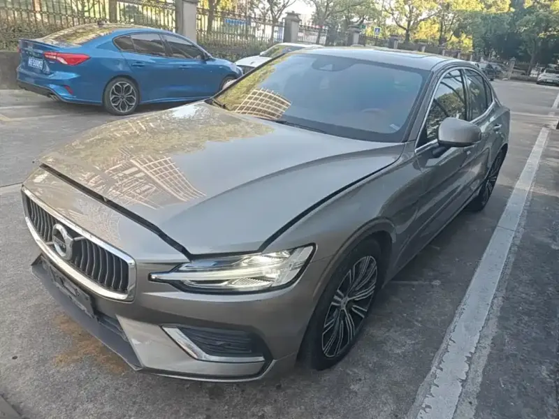 Volvo S60, 2022