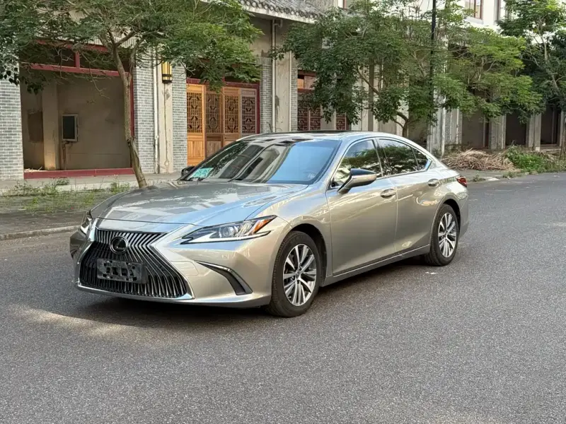 Lexus ES, 2019