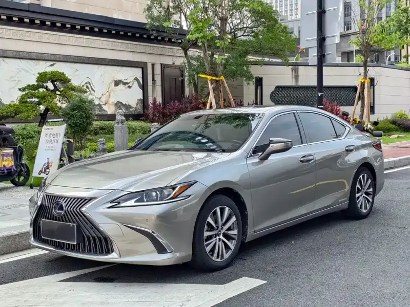 Lexus ES, 2020