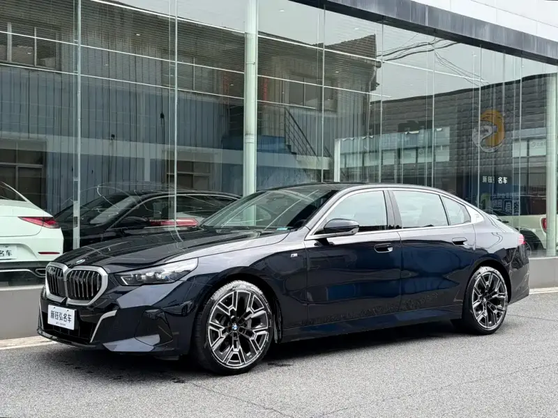 BMW 5 Series, 2025
