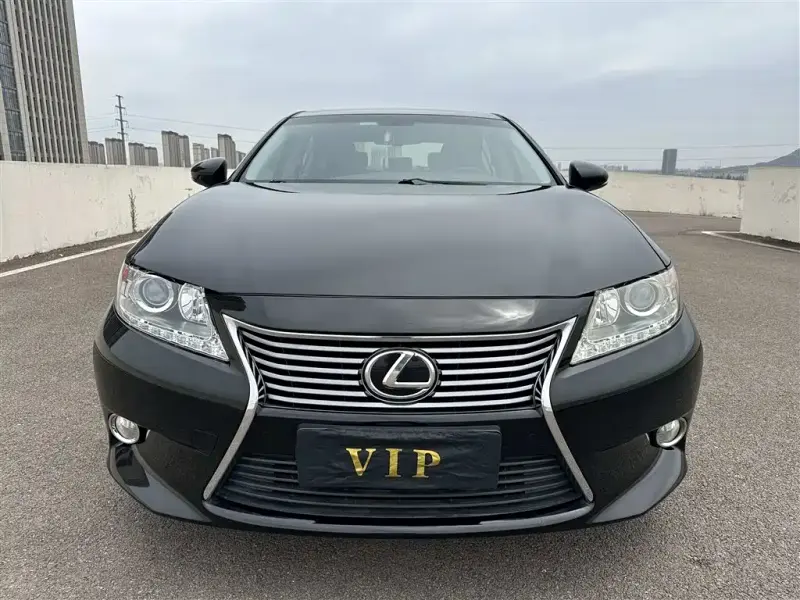 Lexus ES, 2013