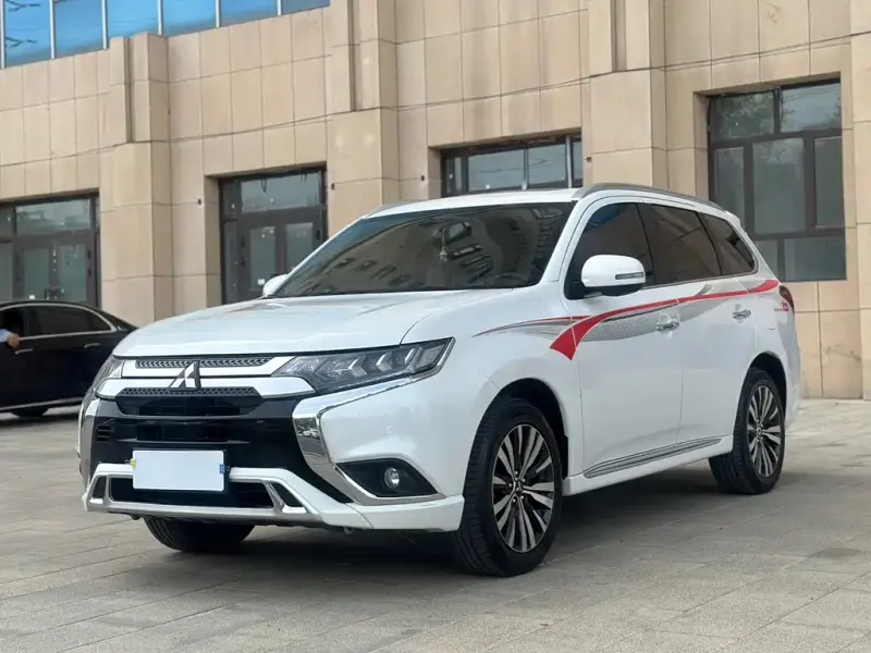 Mitsubishi Outlander, 2022