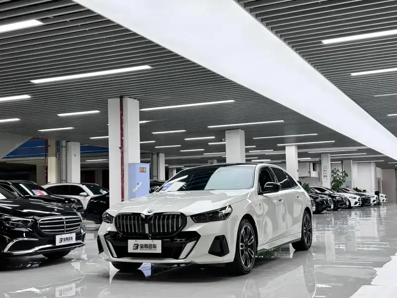 BMW 5 Series, 2024