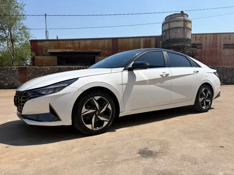Hyundai Elantra, 2022