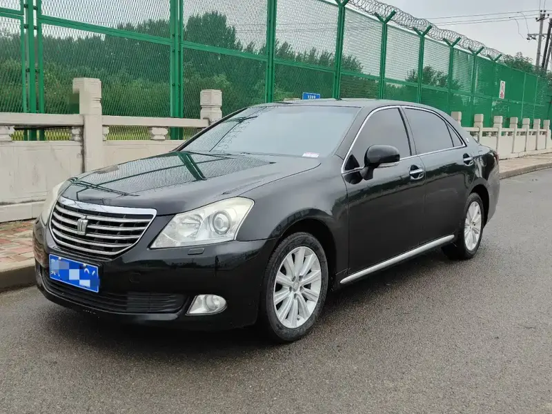 Toyota Crown, 2011