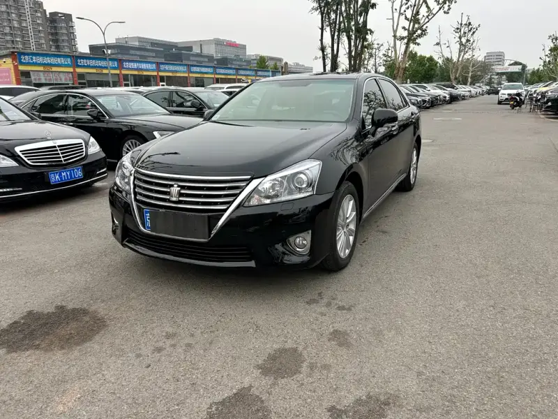 Toyota Crown, 2013