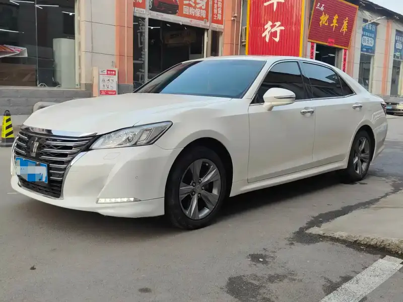 Toyota Crown, 2015