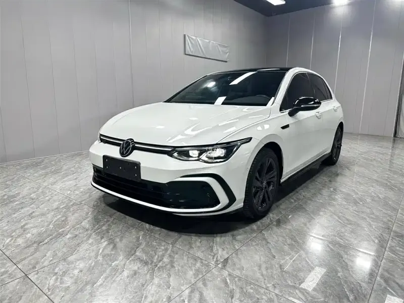 Volkswagen Golf, 2022
