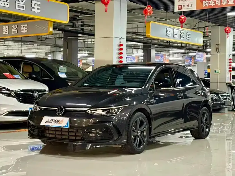Volkswagen Golf, 2022