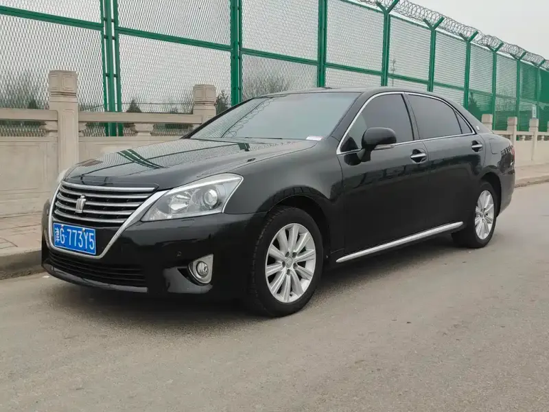 Toyota Crown, 2012
