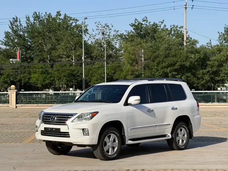 Lexus LX, 2015