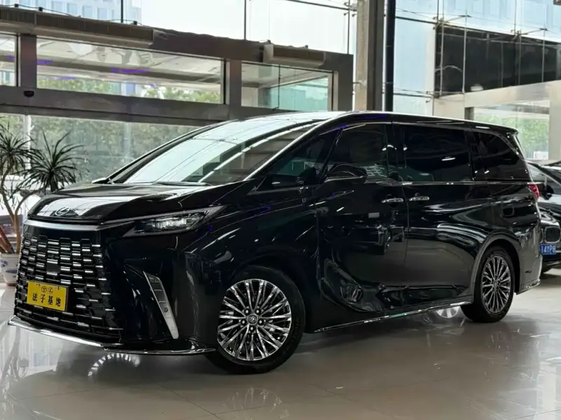 Lexus LM, 2024
