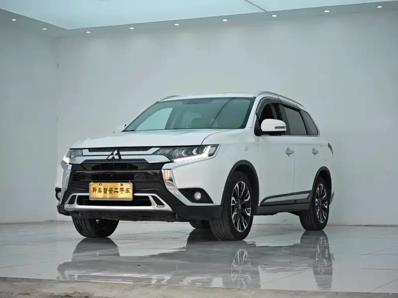 Mitsubishi Outlander, 2020