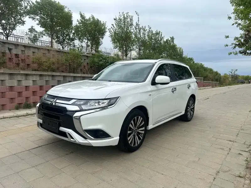 Mitsubishi Outlander, 2022