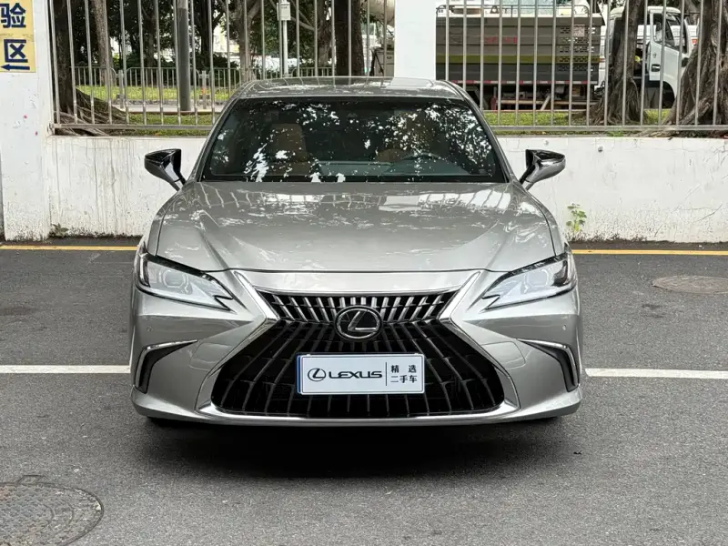 Lexus ES, 2024