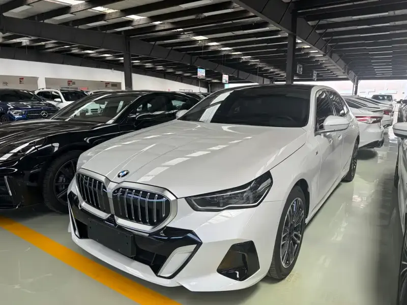 BMW 5 Series, 2025