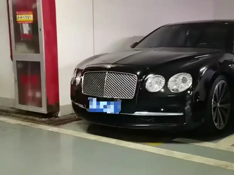 Bentley Flying Spur, 2010