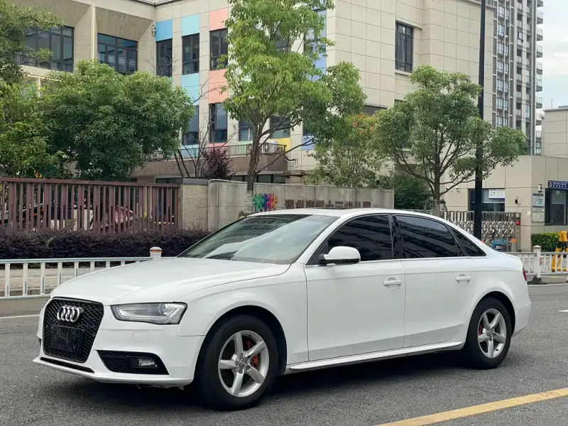 Audi A4L, 2015
