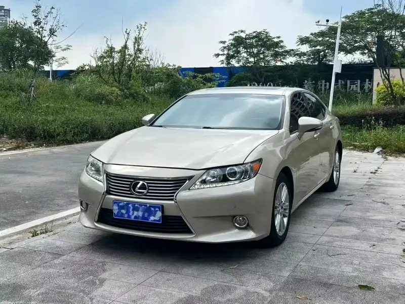 Lexus ES, 2013