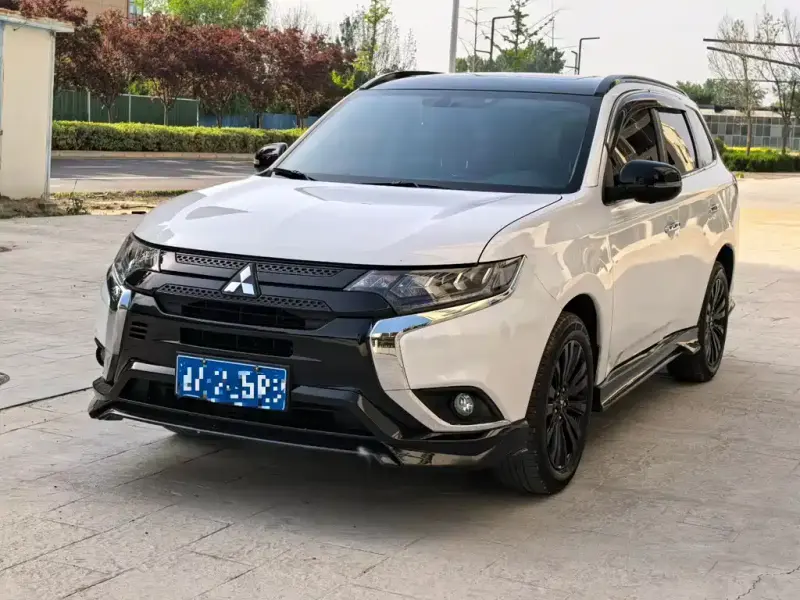 Mitsubishi Outlander, 2023