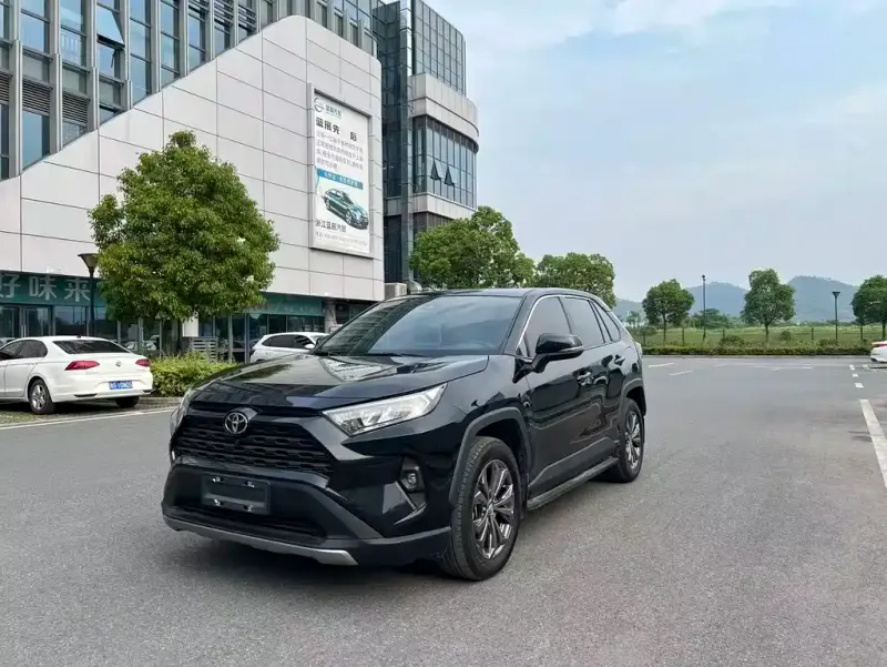 Toyota RAV4, 2023