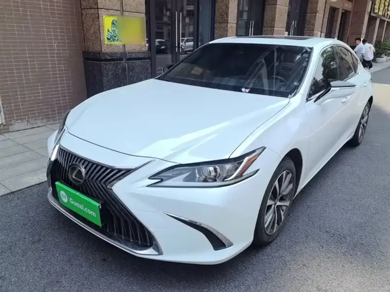Lexus ES, 2020