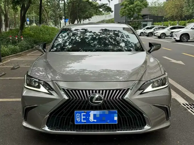 Lexus ES, 2019