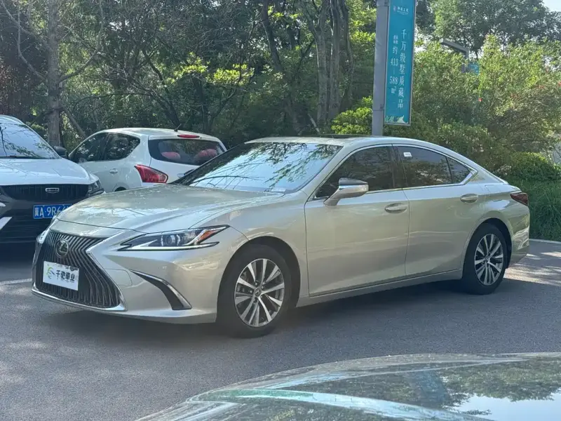 Lexus ES, 2019