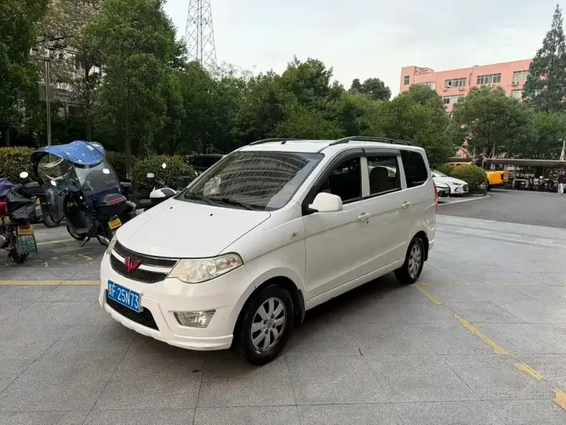 Wuling Hongguang, 2015