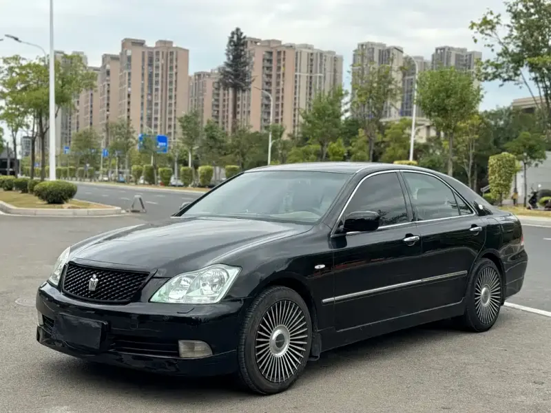 Toyota Crown, 2005