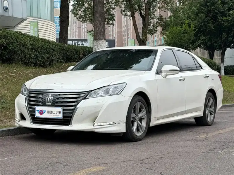 Toyota Crown, 2016