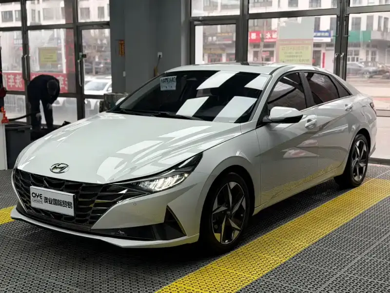 Hyundai Elantra, 2022