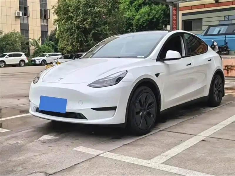 Tesla Model Y, 2024