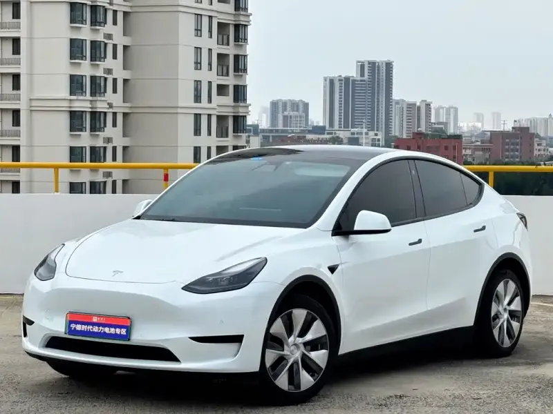 Tesla Model Y, 2023