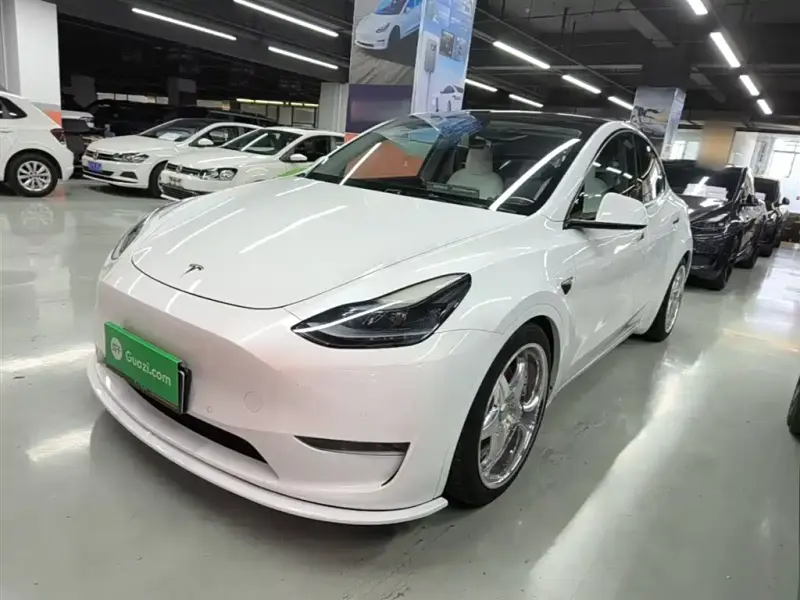 Tesla Model Y, 2023