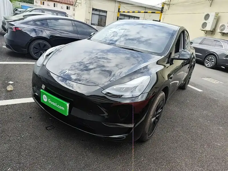 Tesla Model Y, 2024
