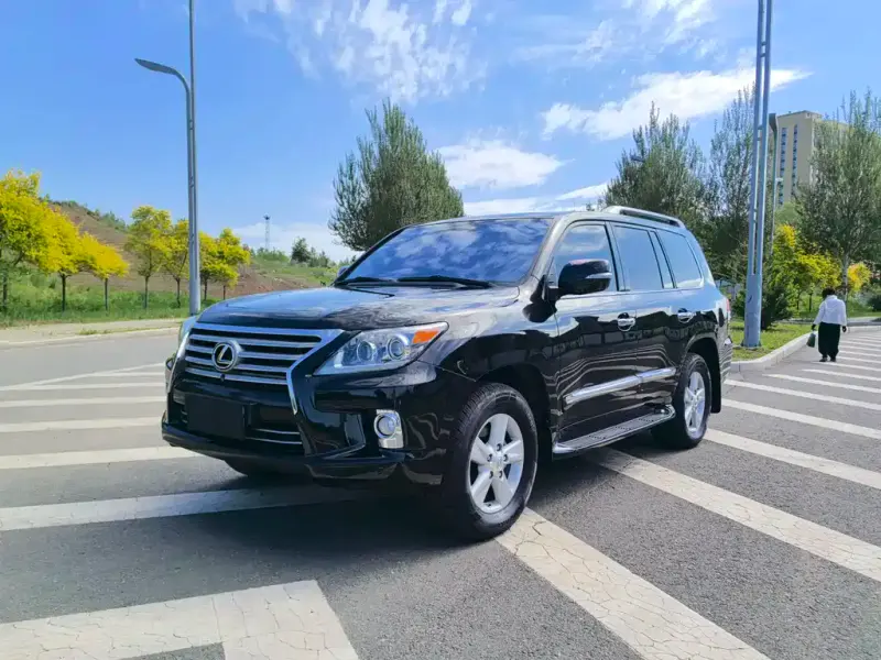 Lexus LX, 2012