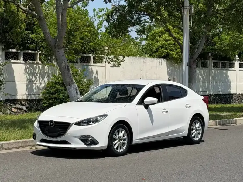 Mazda 3 Axela, 2015