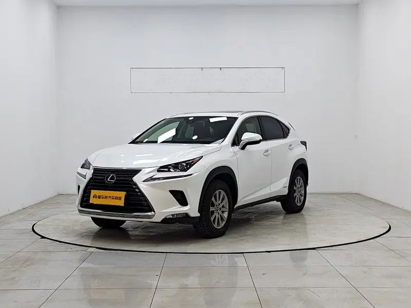 Lexus NX, 2020