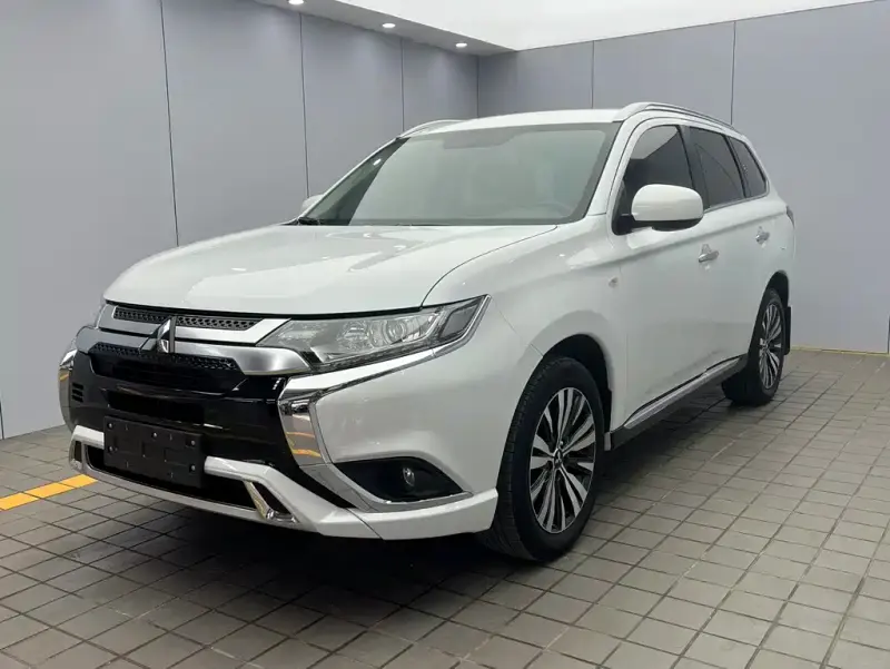 Mitsubishi Outlander, 2022