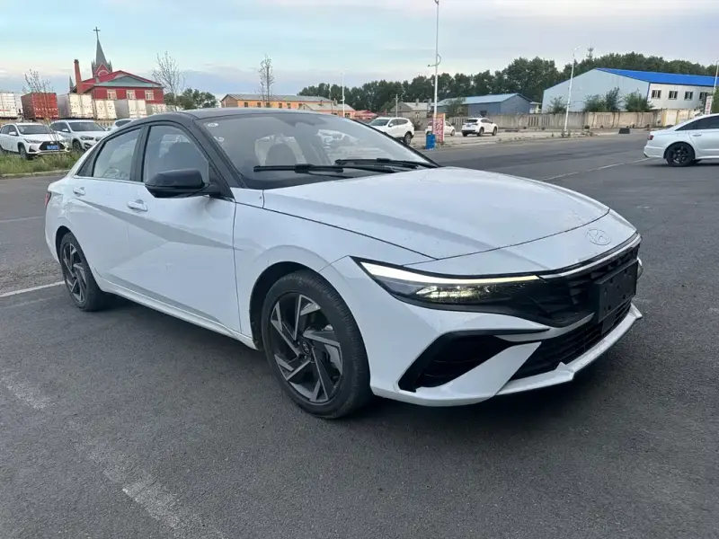 Hyundai Elantra, 2023