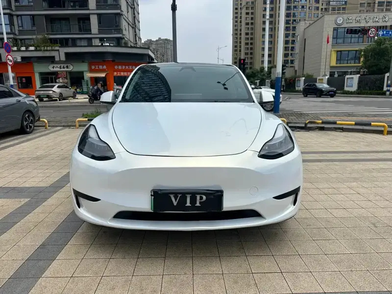 Tesla Model Y, 2024