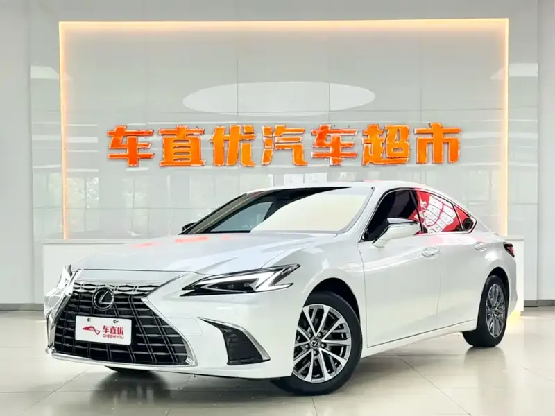 Lexus ES, 2025