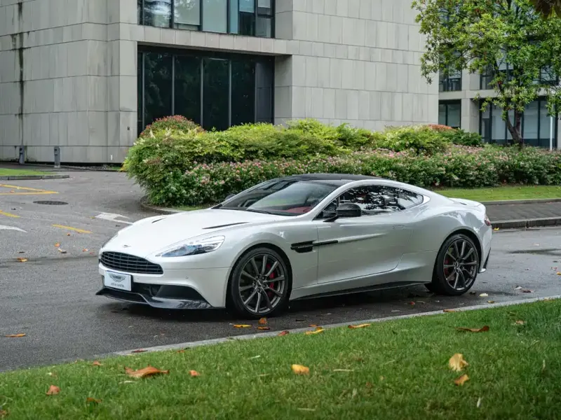 Aston Martin Vanquish, 2013